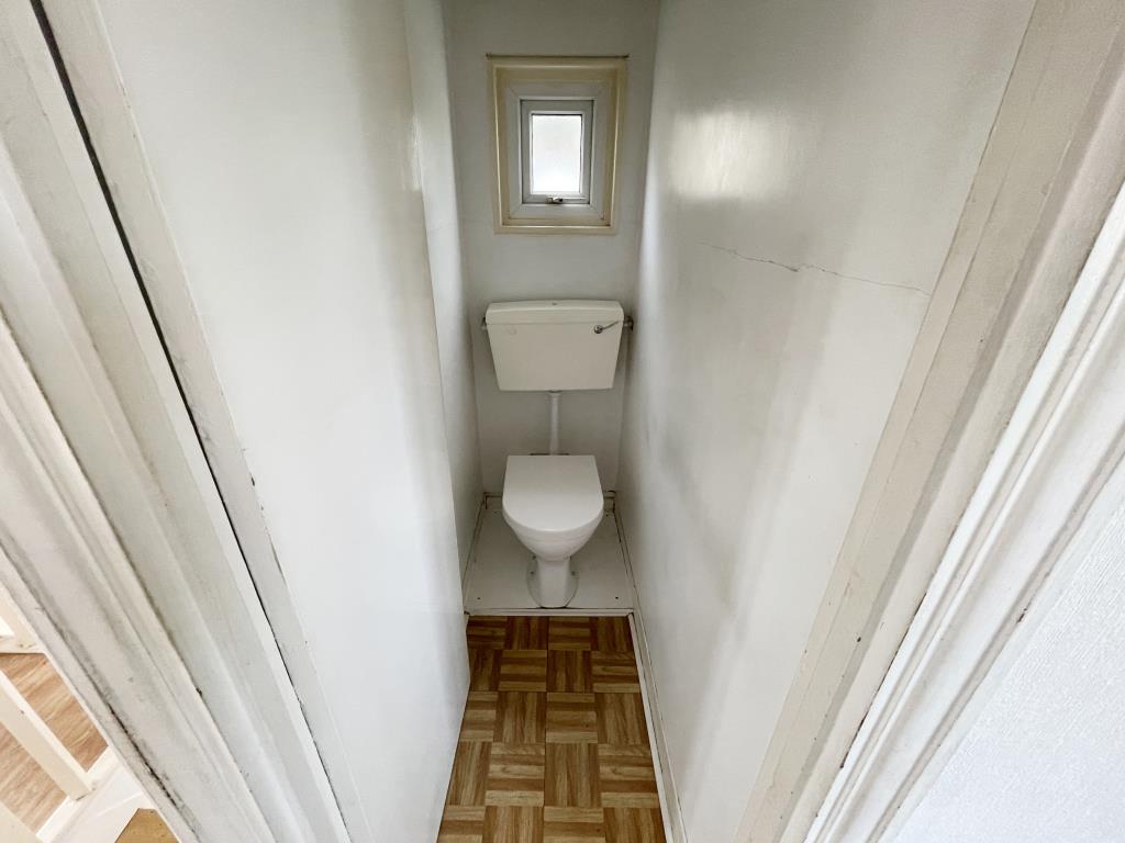 Lot: 31 - THREE BEDROOM SEMI-DETACHED HOUSE FOR IMPROVEMENT - Separate WC